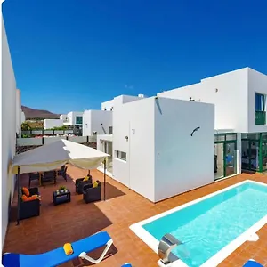 Spacious Private & Private Heated Pool - Sunshine Villa